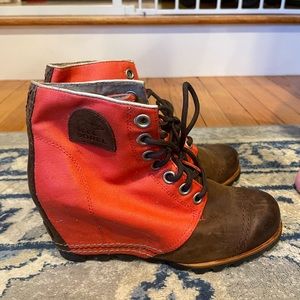 Sorel size 9 lace up heeled boots